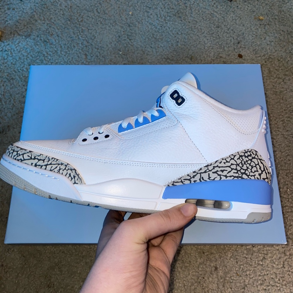 Air Jordan 3 UNC